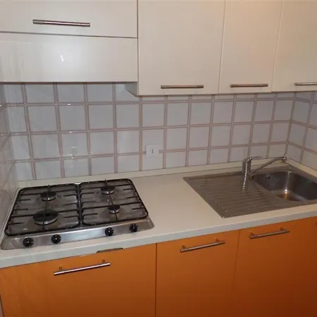 Practical Flat In A In Centre *
